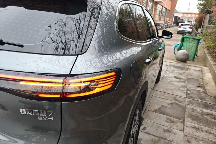 Used Geely Galaxy Xingjian 7 EM-i 2025 120km Exploration+ Version Exterior 3