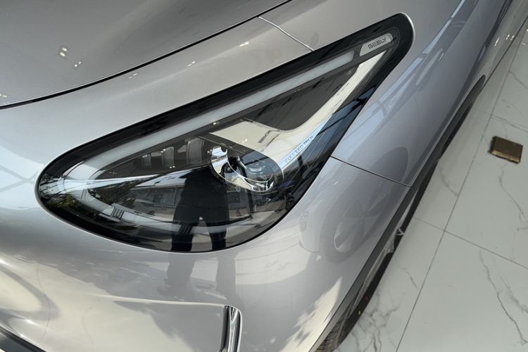 Used Geely Galaxy Xingjian 7 EM-i 2025 120km Launch+ Version Exterior 4