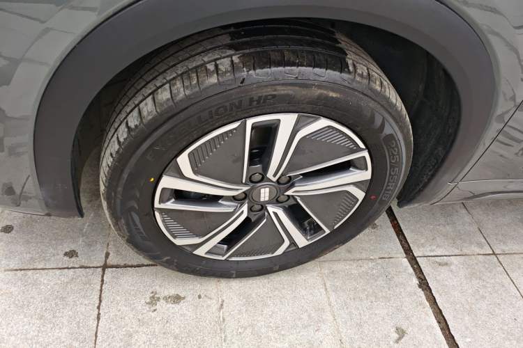 Used Geely Galaxy Xingjian 7 EM-i 2025 120km Exploration+ Version Exterior 4