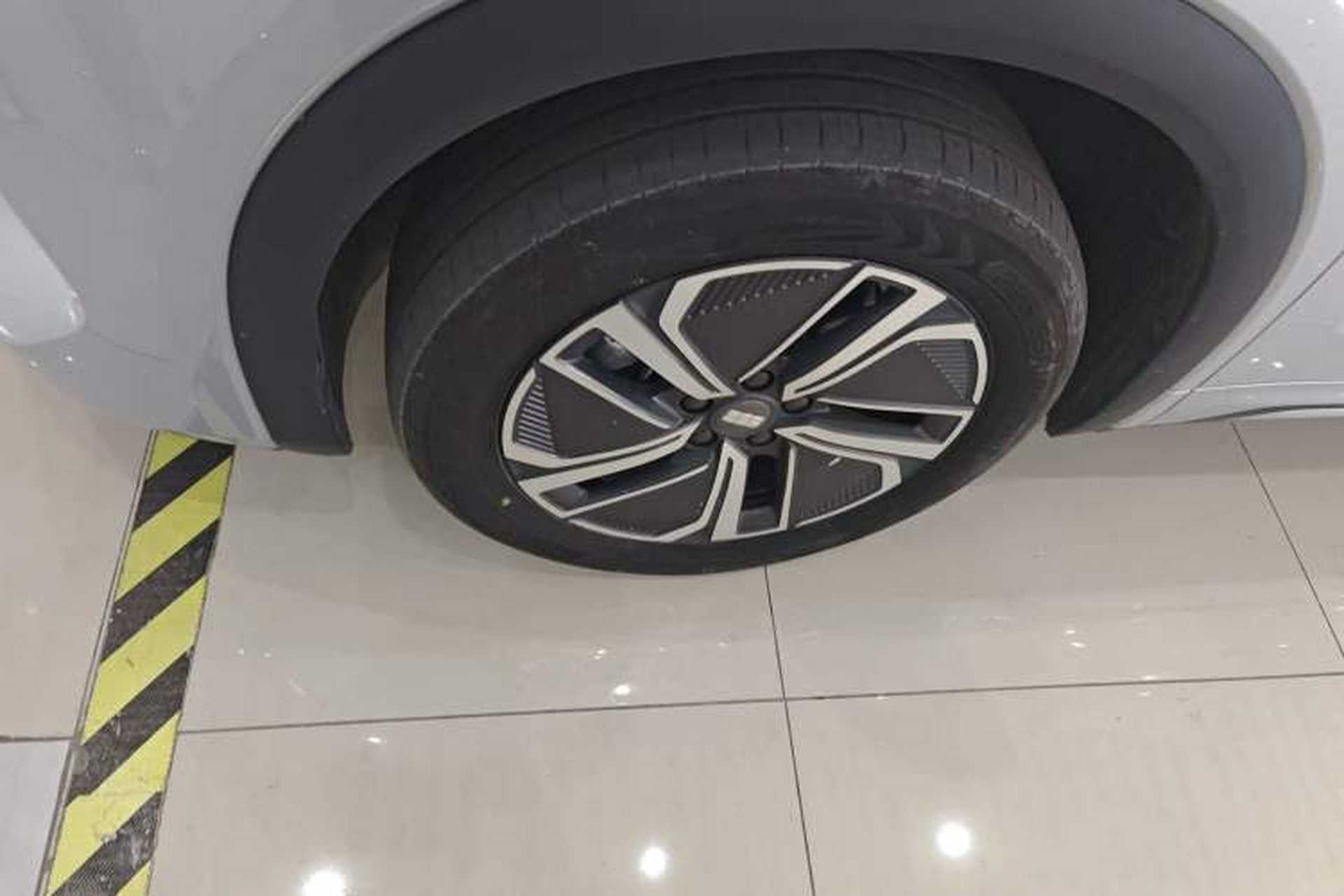 Used Geely Galaxy Xingjian 7 EM-i 2025 120km Launch+ Version Exterior 4