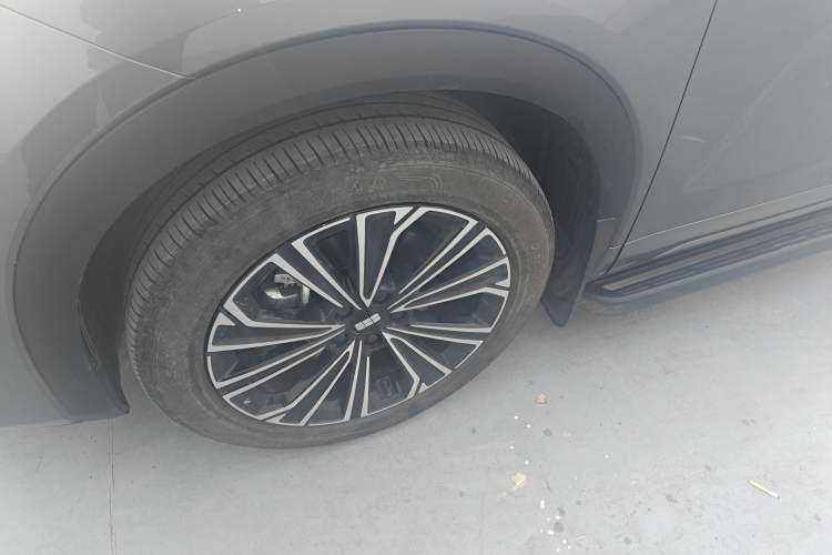 Used Geely Galaxy Xingjian 7 EM-i 2025 120km Navigator Edition Exterior 4