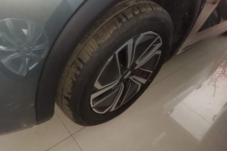 Used Geely Galaxy Xingjian 7 EM-i 2025 120km Exploration+ Version Exterior 4