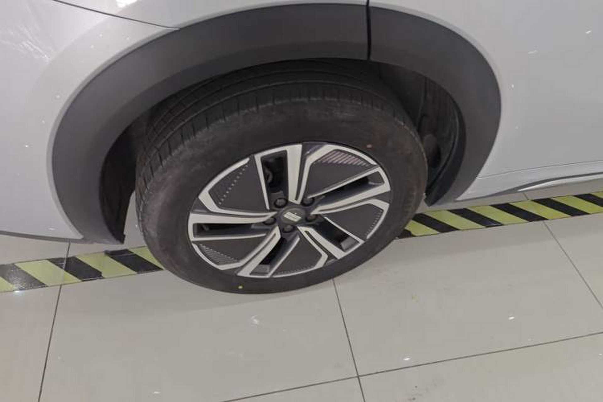 Used Geely Galaxy Xingjian 7 EM-i 2025 120km Launch+ Version Exterior 5