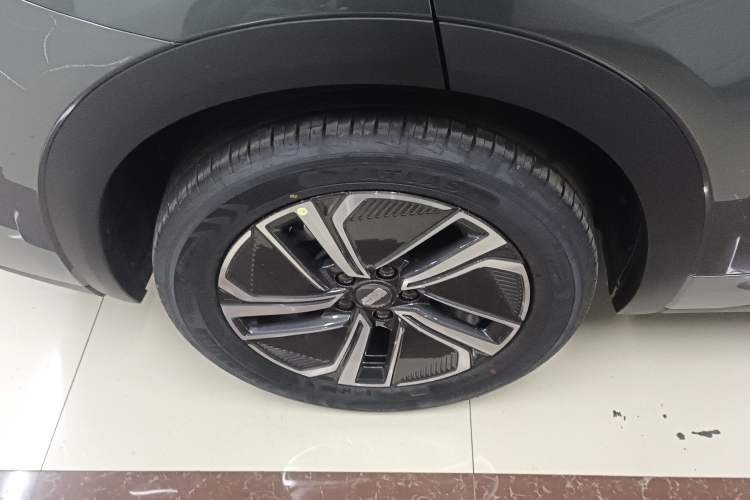 Used Geely Galaxy Xingjian 7 EM-i 2025 120km Exploration+ Version Exterior 5