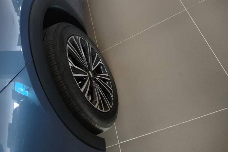 Used Geely Galaxy Xingjian 7 EM-i 2025 120km Navigator Edition Exterior 7