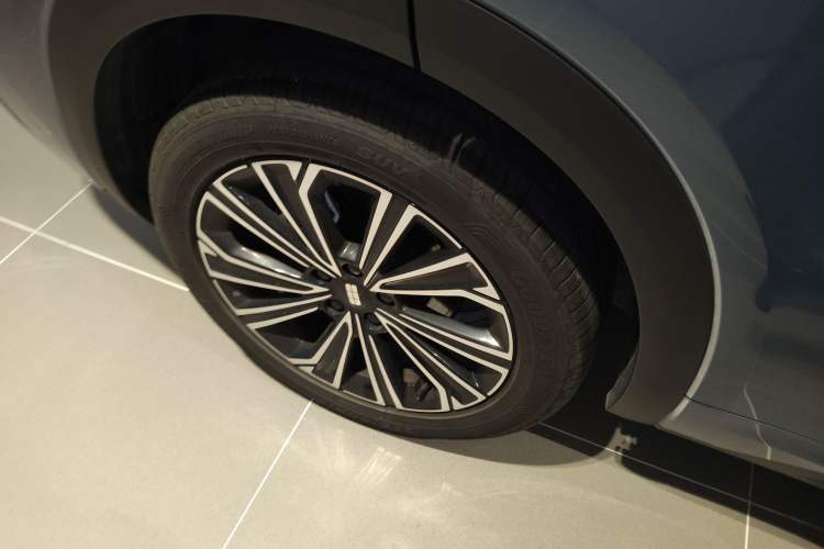 Used Geely Galaxy Xingjian 7 EM-i 2025 120km Navigator Edition Exterior 8