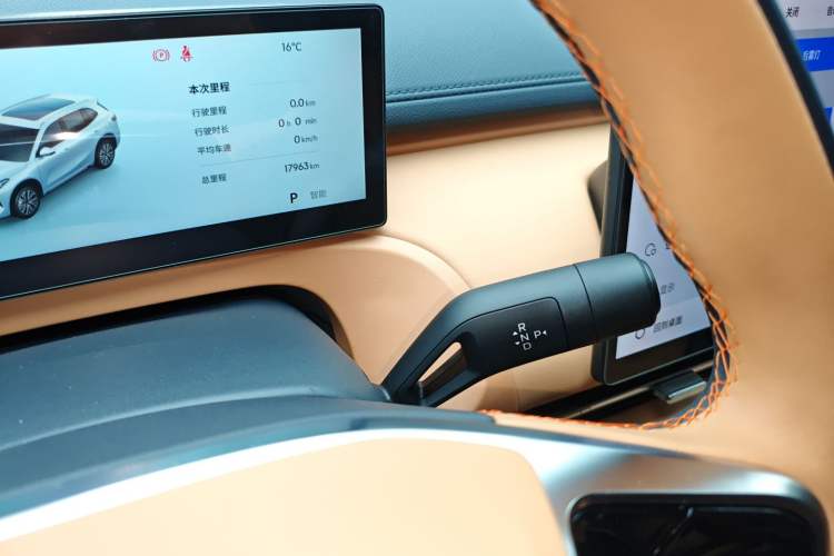 Used Geely Galaxy Xingjian 7 EM-i 2025 120km Exploration+ Version Gear Lever