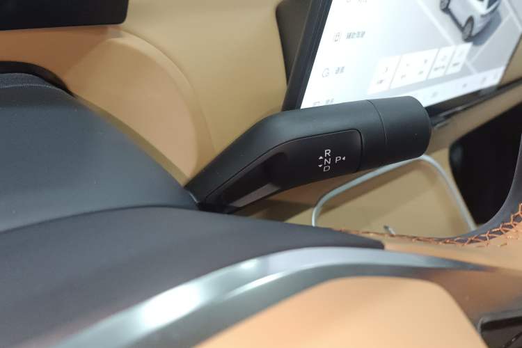 Used Geely Galaxy Xingjian 7 EM-i 2025 120km Exploration+ Version Gear Lever