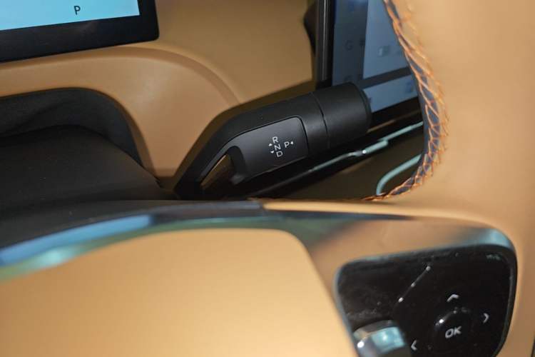 Used Geely Galaxy Xingjian 7 EM-i 2025 120km Navigator Edition Gear Lever