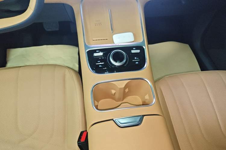 Used Geely Galaxy Xingjian 7 EM-i 2025 120km Navigator Edition Gear Lever