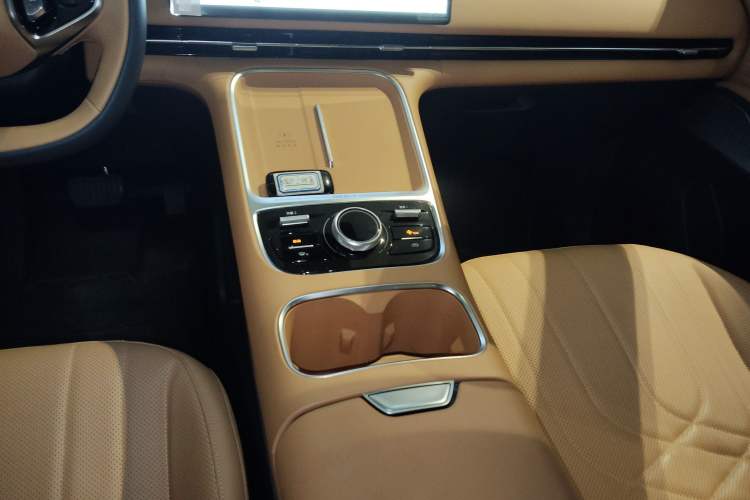 Used Geely Galaxy Xingjian 7 EM-i 2025 120km Navigator Edition Gear Lever