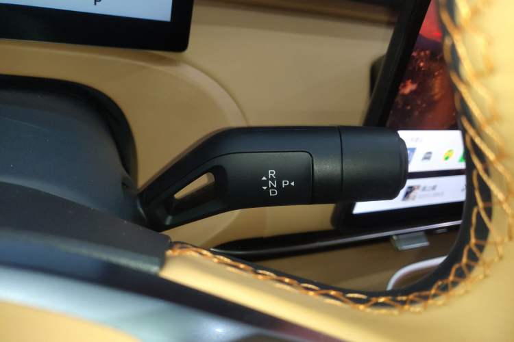 Used Geely Galaxy Xingjian 7 EM-i 2025 120km Navigator Edition Gear Lever