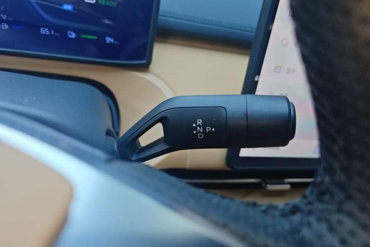 Used Geely Galaxy Xingjian 7 EM-i 2025 120km Launch+ Version Gear Lever