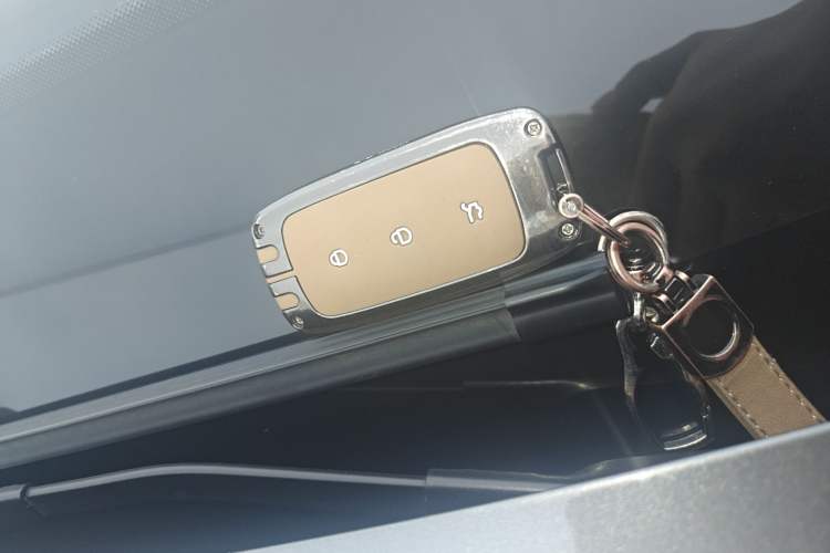 Used Geely Galaxy Xingjian 7 EM-i 2025 120km Navigator Edition Interior 1