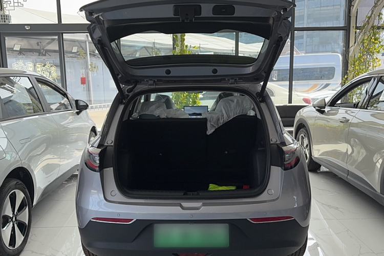 Used Geely Galaxy Xingjian 7 EM-i 2025 120km Launch+ Version Interior 10