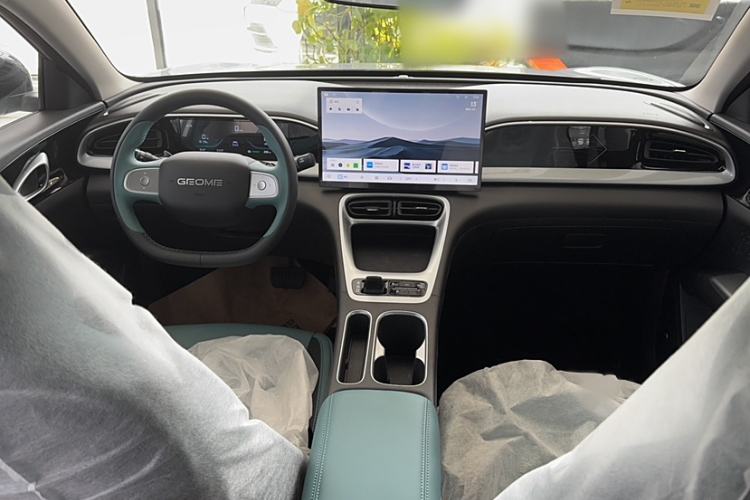 Used Geely Galaxy Xingjian 7 EM-i 2025 120km Launch+ Version Interior 2