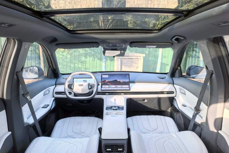 Used Geely Galaxy Xingjian 7 EM-i 2025 120km Exploration+ Version Interior 2
