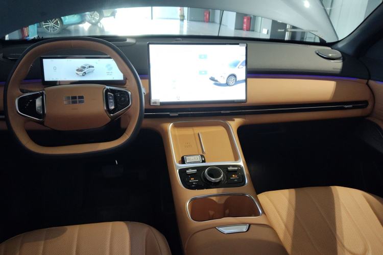 Used Geely Galaxy Xingjian 7 EM-i 2025 120km Navigator Edition Interior 2