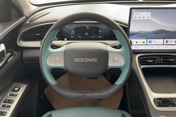 Used Geely Galaxy Xingjian 7 EM-i 2025 120km Launch+ Version Interior 3