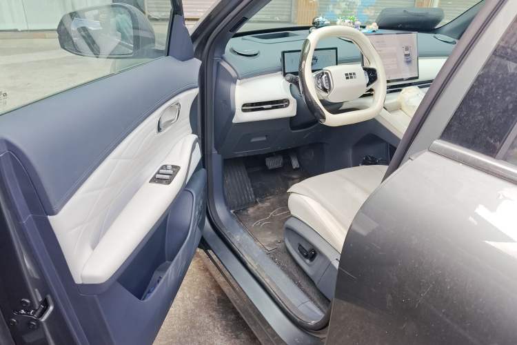 Used Geely Galaxy Xingjian 7 EM-i 2025 120km Exploration+ Version Interior 3