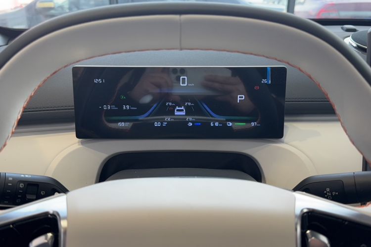 Used Geely Galaxy Xingjian 7 EM-i 2025 120km Launch+ Version Interior 4
