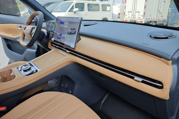Used Geely Galaxy Xingjian 7 EM-i 2025 55km Exploration Edition Interior 6