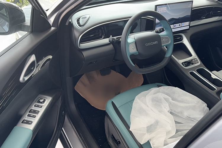Used Geely Galaxy Xingjian 7 EM-i 2025 120km Launch+ Version Interior 7