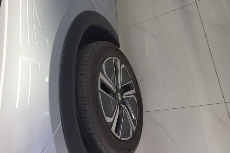 Used Geely Galaxy Xingjian 7 EM-i 2025 55 km Launch Edition Left Front Wheel Hub