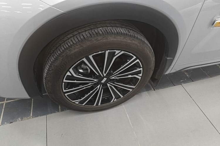 Used Geely Galaxy Xingjian 7 EM-i 2025 120km Navigator Edition Left Front Wheel Hub