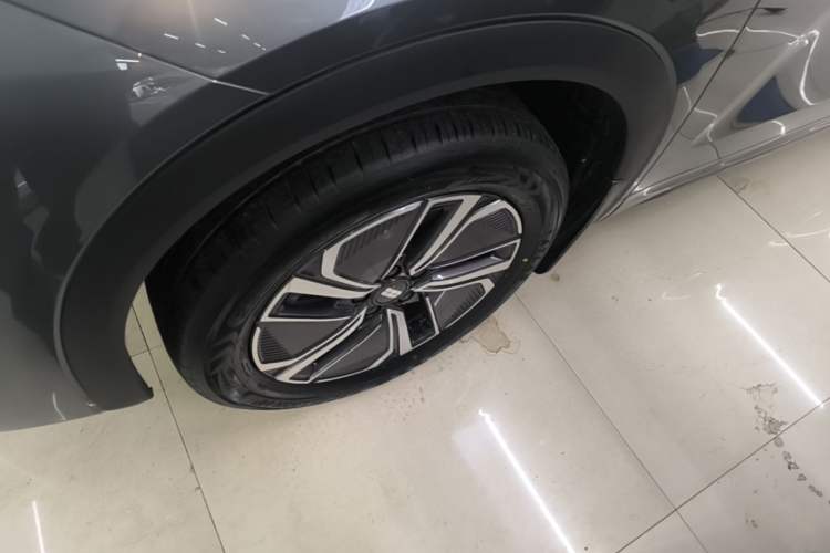 Used Geely Galaxy Xingjian 7 EM-i 2025 120km Exploration+ Version Left Front Wheel Hub