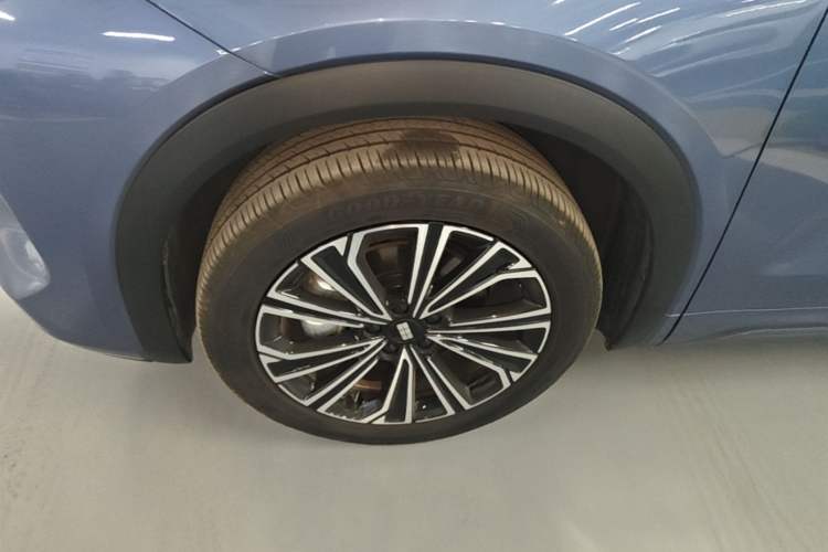 Used Geely Galaxy Xingjian 7 EM-i 2025 120km Navigator Edition Left Front Wheel Hub