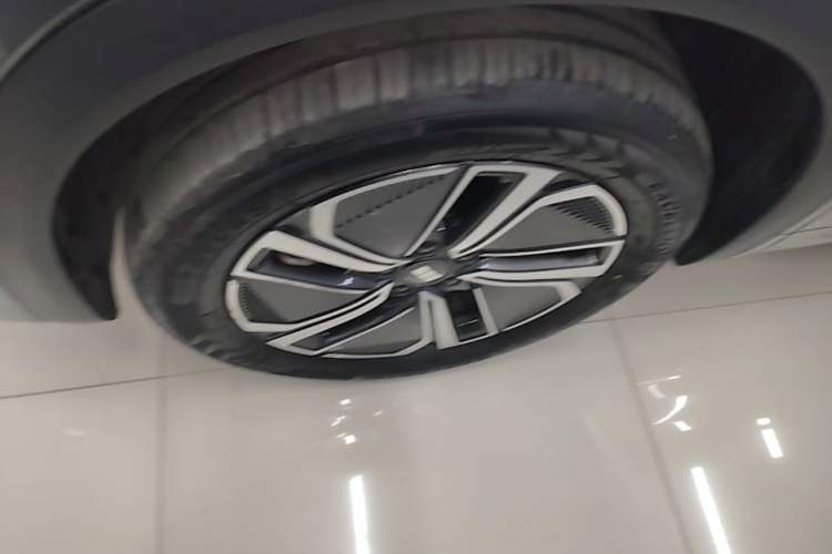 Used Geely Galaxy Xingjian 7 EM-i 2025 120km Exploration+ Version Left Front Wheel Hub