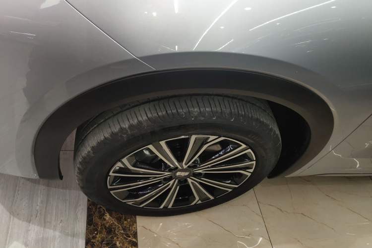 Used Geely Galaxy Xingjian 7 EM-i 2025 120km Navigator Edition Left Front Wheel Hub
