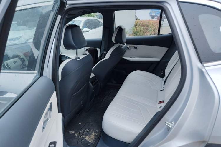 Used Geely Galaxy Xingjian 7 EM-i 2025 120km Navigator Edition Left Rear Seat