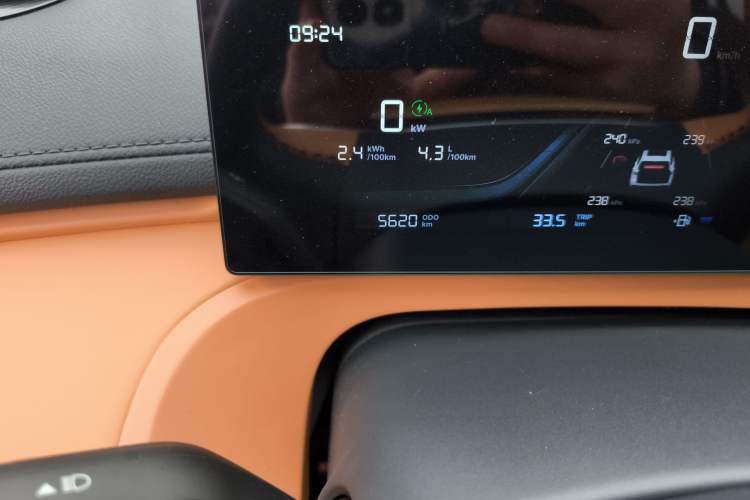 Used Geely Galaxy Xingjian 7 EM-i 2025 120km Launch+ Version Odometer Close Up
