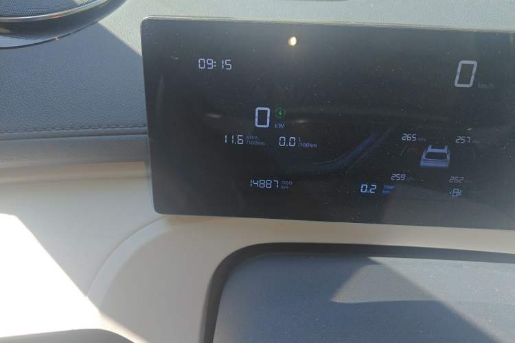 Used Geely Galaxy Xingjian 7 EM-i 2025 120km Launch+ Version Odometer Close Up