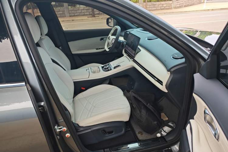 Used Geely Galaxy Xingjian 7 EM-i 2025 120km Navigator Edition Right Front Seat