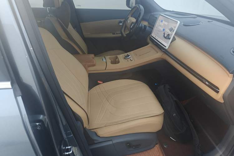 Used Geely Galaxy Xingjian 7 EM-i 2025 120km Navigator Edition Right Front Seat