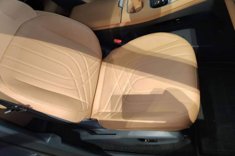 Used Geely Galaxy Xingjian 7 EM-i 2025 120km Navigator Edition Right Front Seat