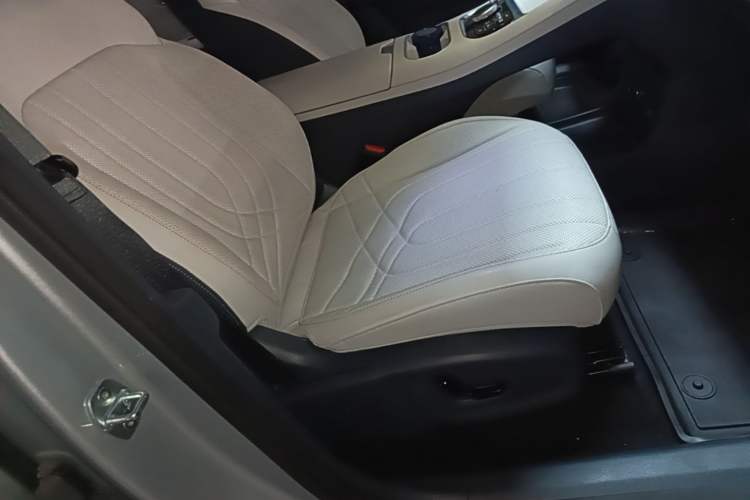 Used Geely Galaxy Xingjian 7 EM-i 2025 120km Exploration+ Version Right Front Seat
