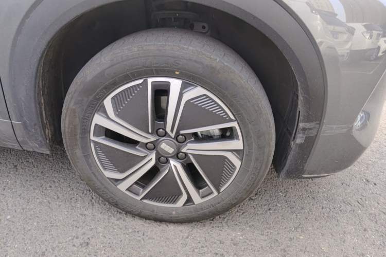 Used Geely Galaxy Xingjian 7 EM-i 2025 120km Exploration+ Version Right Front Wheel Hub