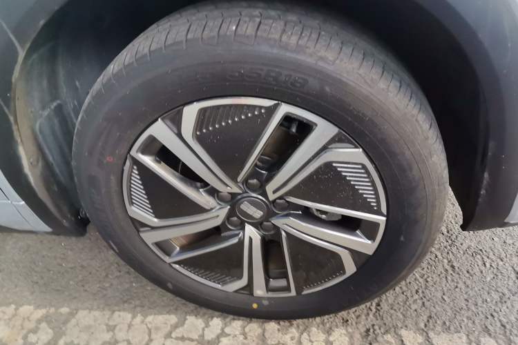Used Geely Galaxy Xingjian 7 EM-i 2025 120km Exploration+ Version Right Front Wheel Hub