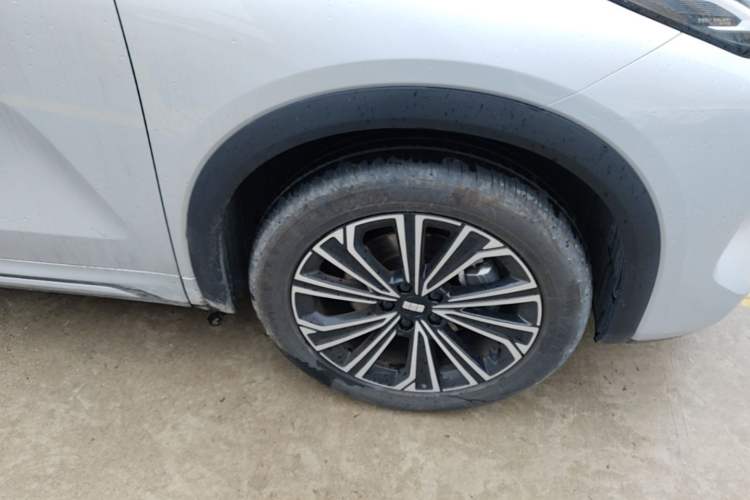 Used Geely Galaxy Xingjian 7 EM-i 2025 120km Navigator Edition Right Front Wheel Hub