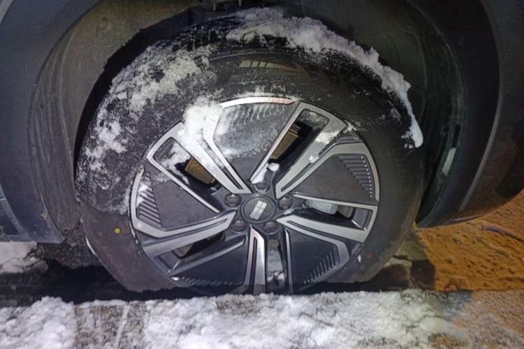 Used Geely Galaxy Xingjian 7 EM-i 2025 120km Exploration+ Version Right Front Wheel Hub