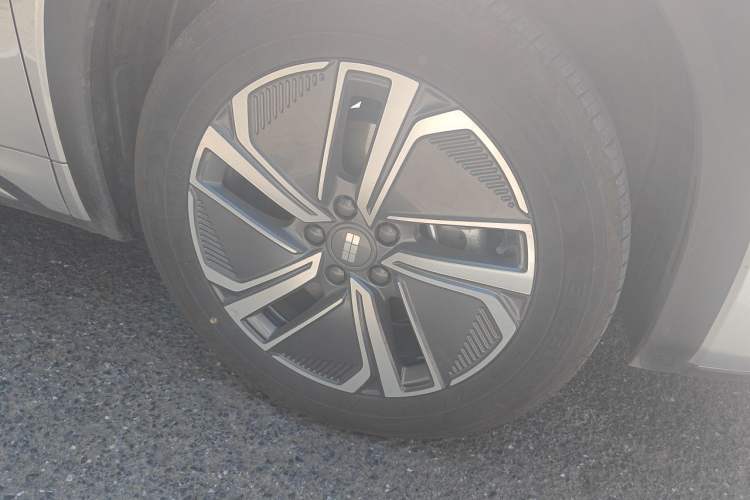 Used Geely Galaxy Xingjian 7 EM-i 2025 120km Launch+ Version Right Front Wheel Hub