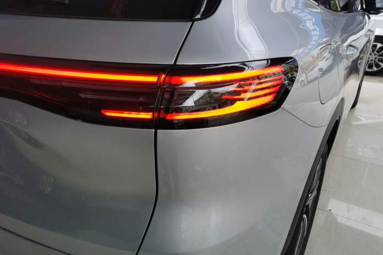 Used Geely Galaxy Xingjian 7 EM-i 2025 120km Exploration+ Version Right Rear Taillight