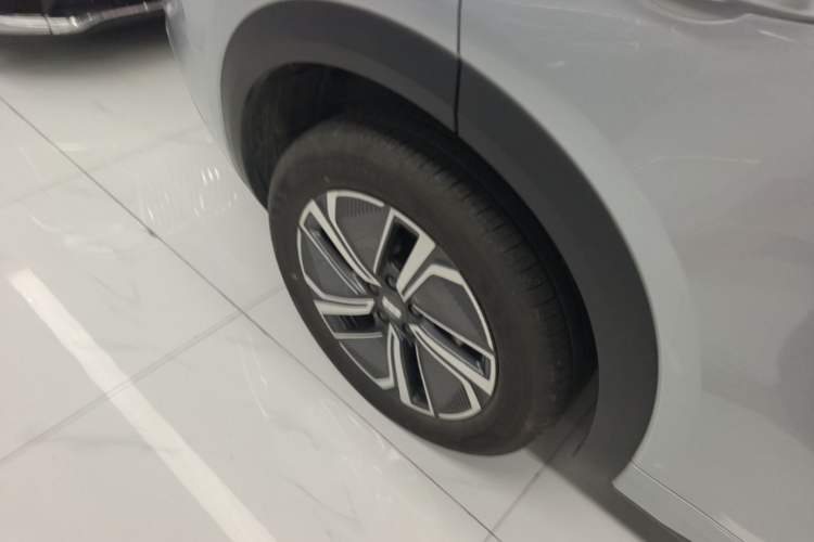 Used Geely Galaxy Xingjian 7 EM-i 2025 55 km Launch Edition Right Rear Wheel Hub