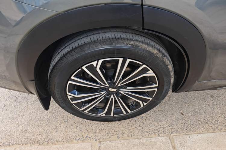 Used Geely Galaxy Xingjian 7 EM-i 2025 120km Navigator Edition Right Rear Wheel Hub