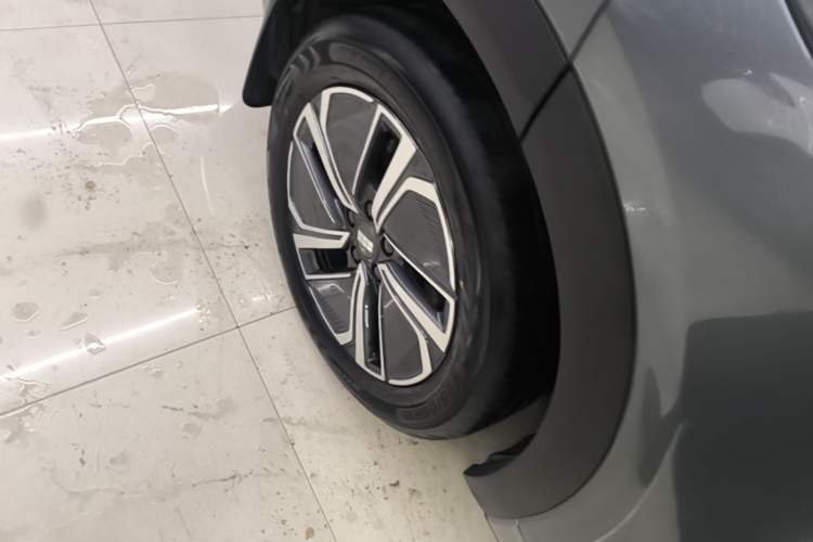 Used Geely Galaxy Xingjian 7 EM-i 2025 120km Exploration+ Version Right Rear Wheel Hub
