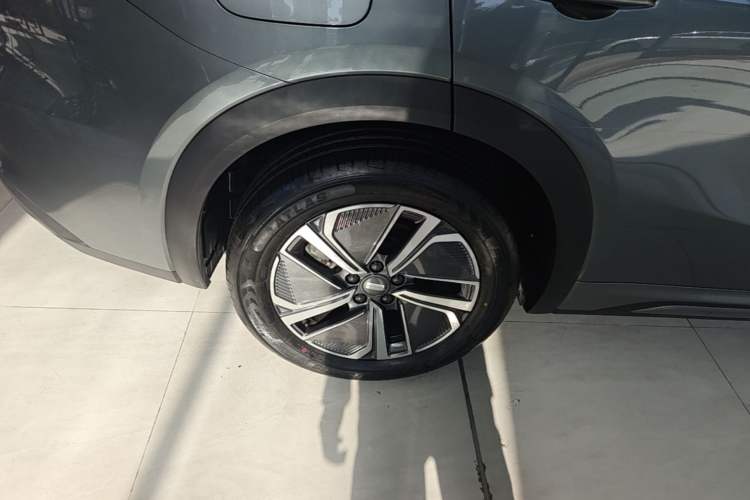 Used Geely Galaxy Xingjian 7 EM-i 2025 120km Exploration+ Version Right Rear Wheel Hub